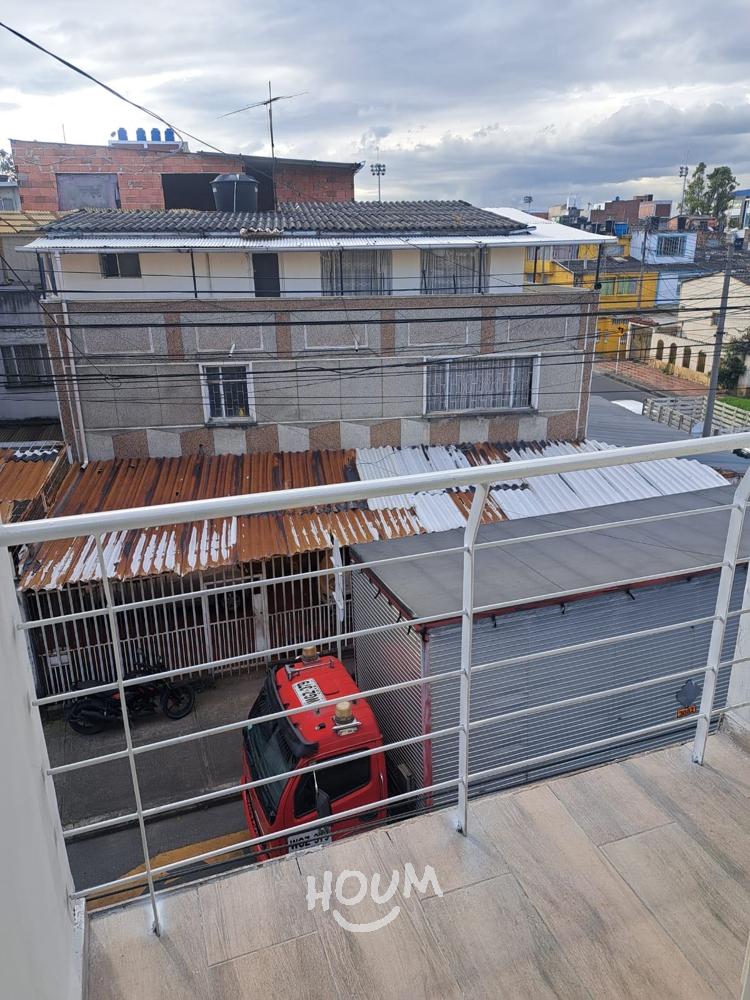 Casa de 6 alcobas en venta en Autopista Sur, Bogotá, 320 m² · foto 2 de 15
