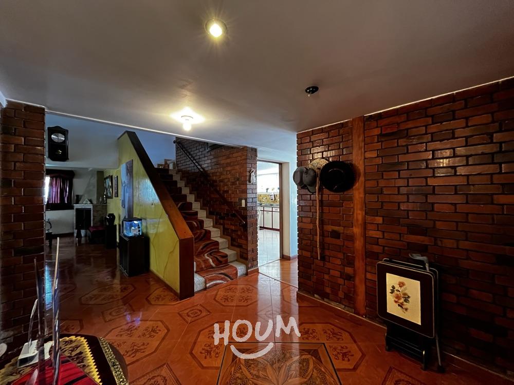 Casa de 5 alcobas en venta en Niza, Bogotá, 578 m² · foto 2 de 18