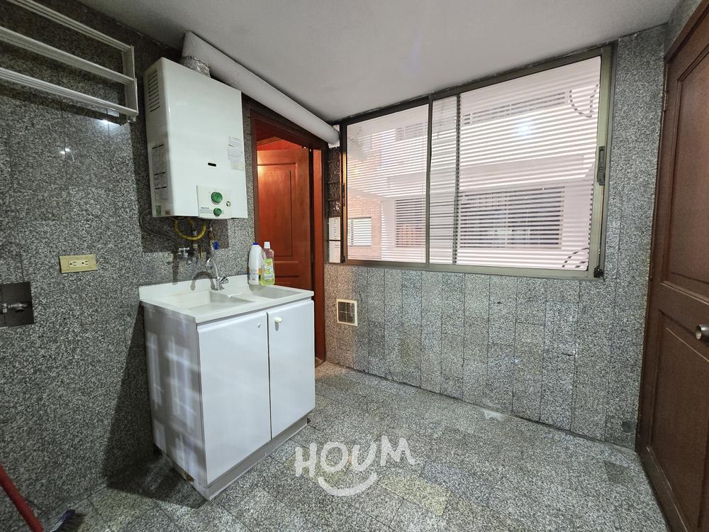 Apartamento de 3 alcobas en venta en La Carolina, Bogotá, 270 m² · foto 13 de 24