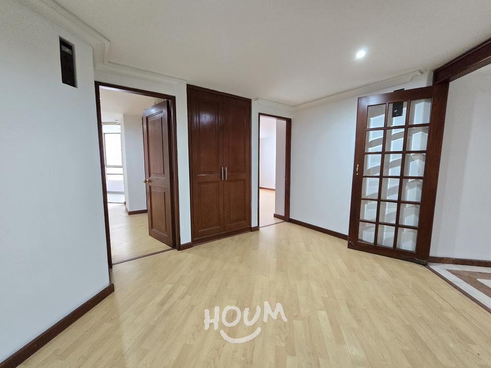 Apartamento de 3 alcobas en venta en La Carolina, Bogotá, 270 m² · foto 12 de 24