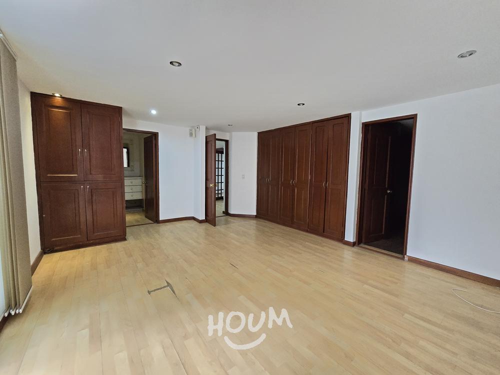Apartamento de 3 alcobas en venta en La Carolina, Bogotá, 270 m² · foto 4 de 24
