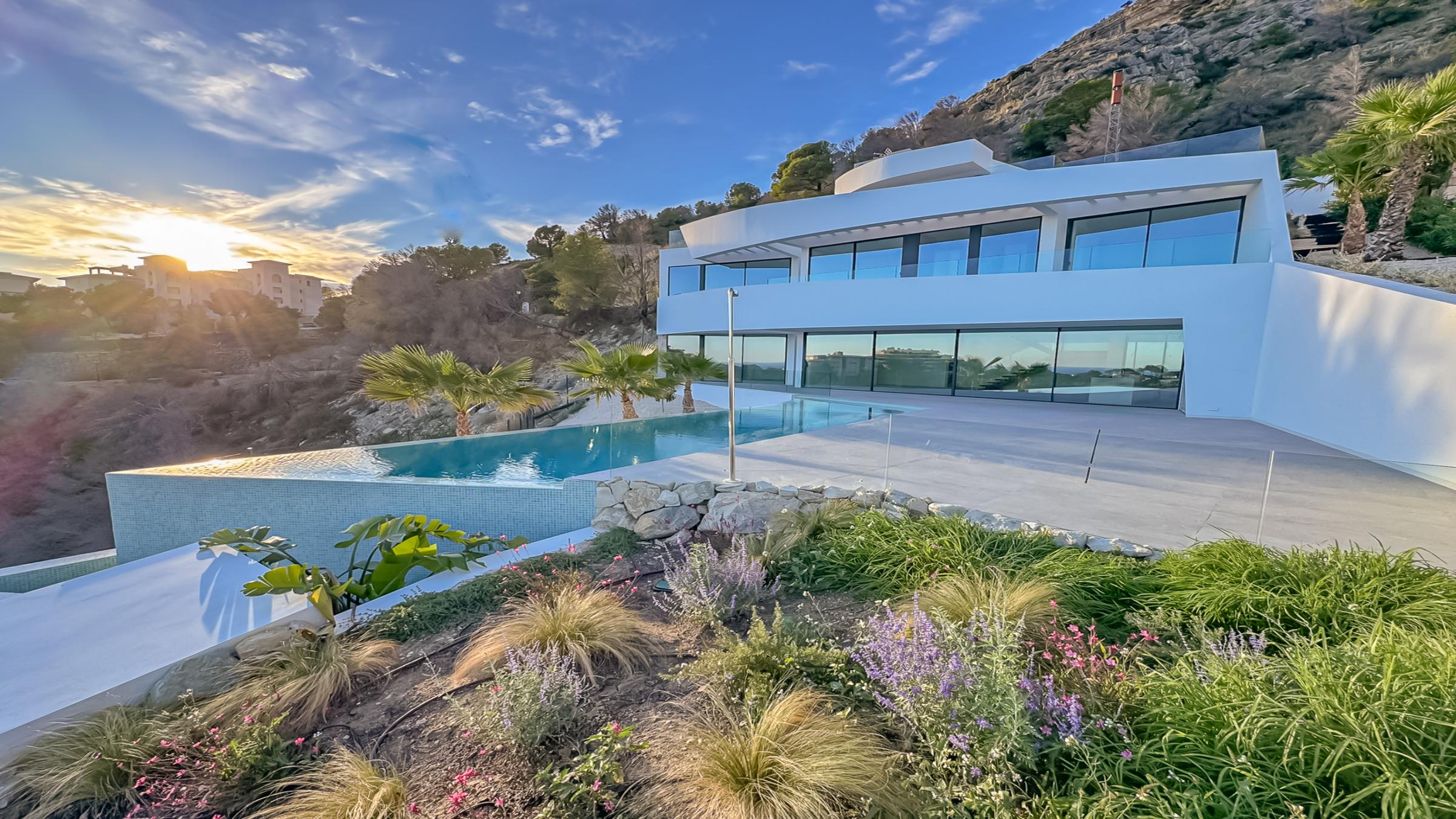II_LlmL_villL_lLstone__9_newsize_2400by1350.jpg