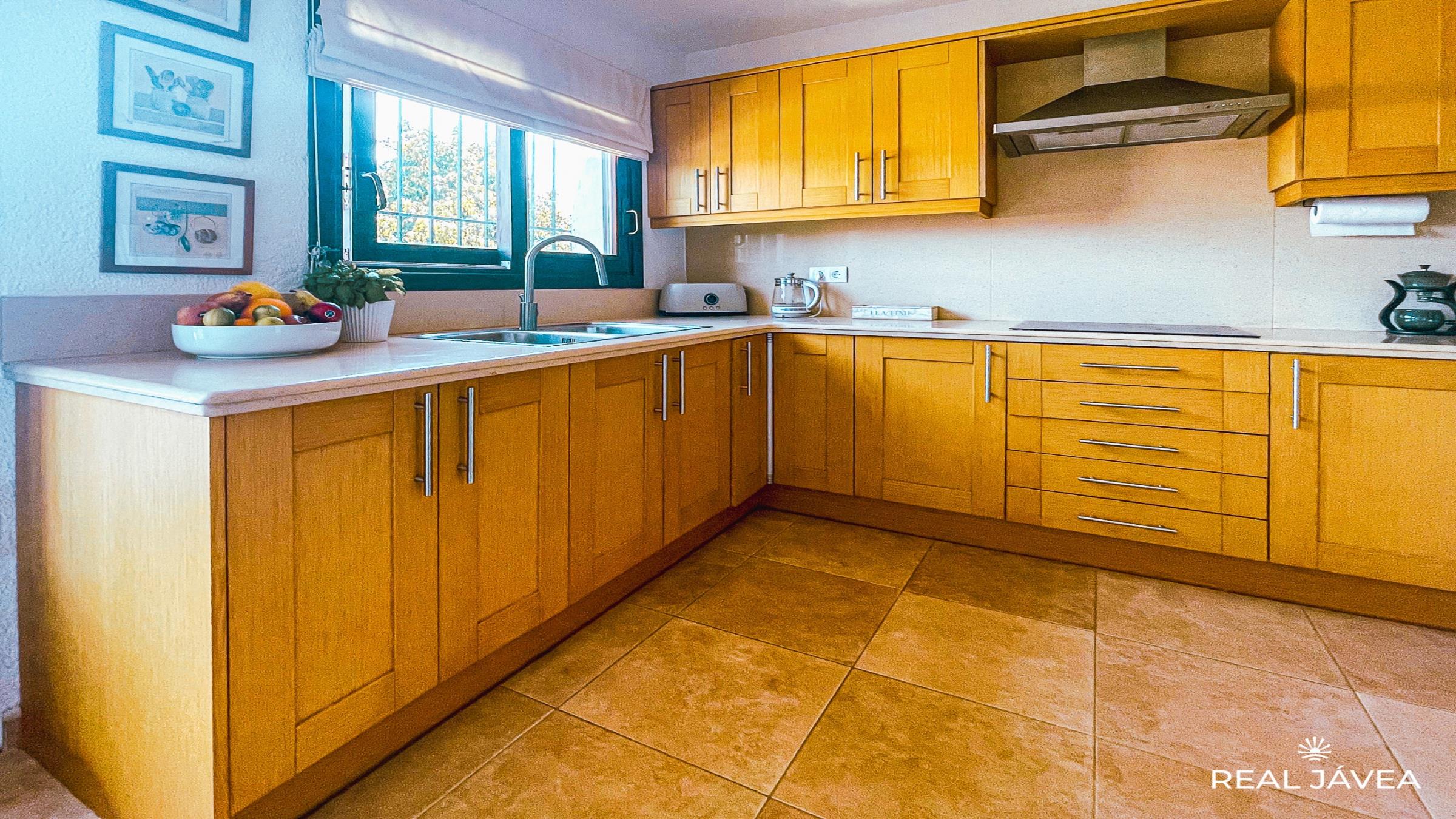 kitchen4newsize_2400by1350.jpg