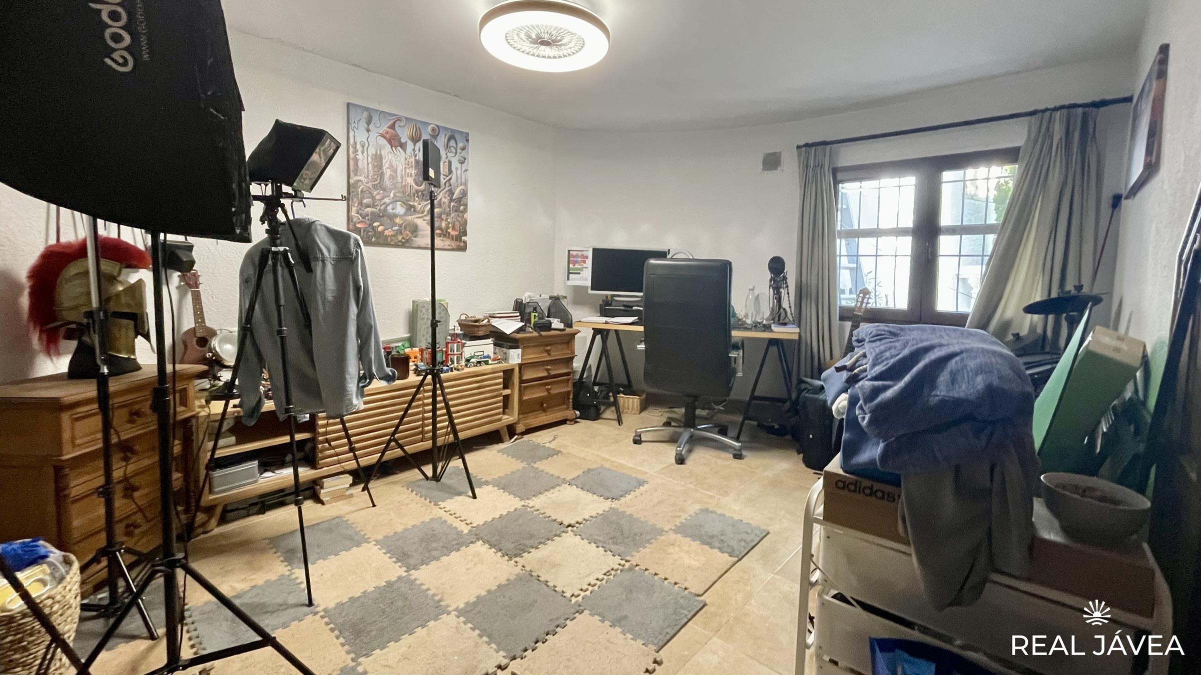 bedroom_5_messy_officenewsize_2400by1350.jpg
