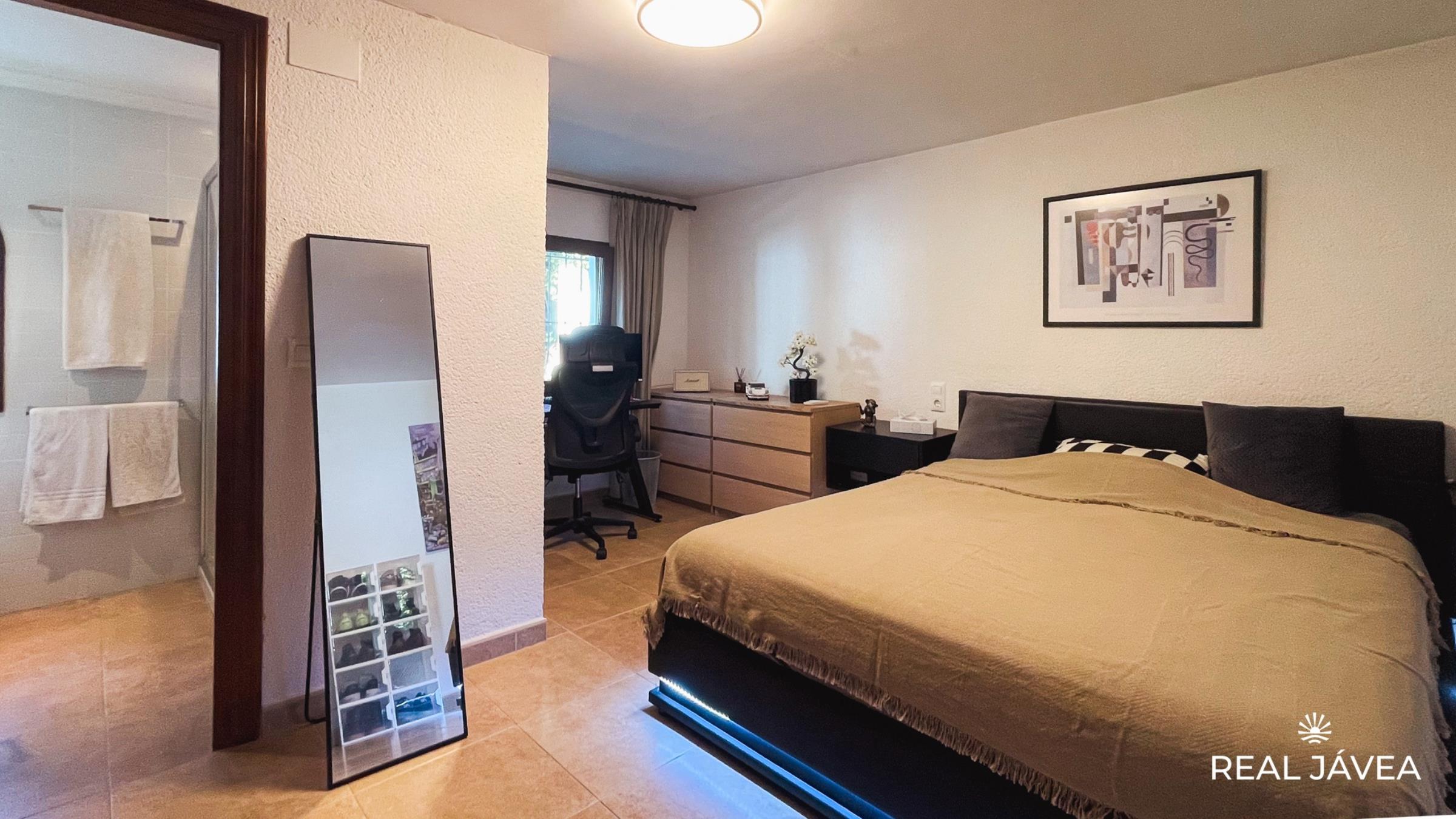 bedroom_3_1_lower_levelnewsize_2400by1350.jpg
