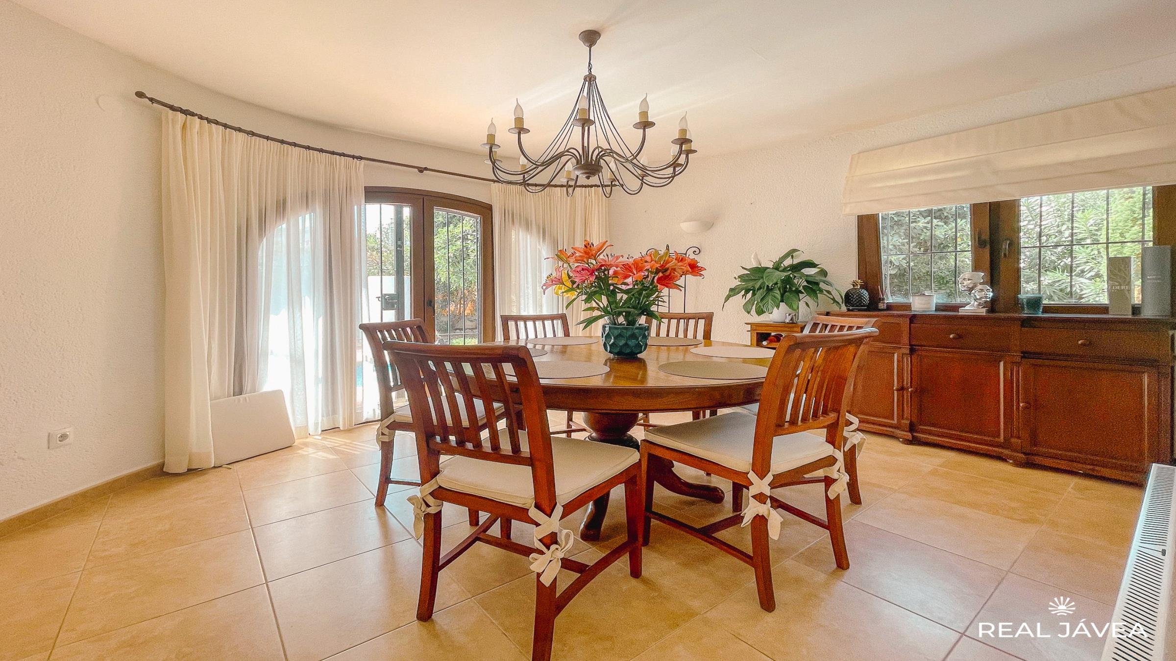 dining_room_1newsize_2400by1350.jpg