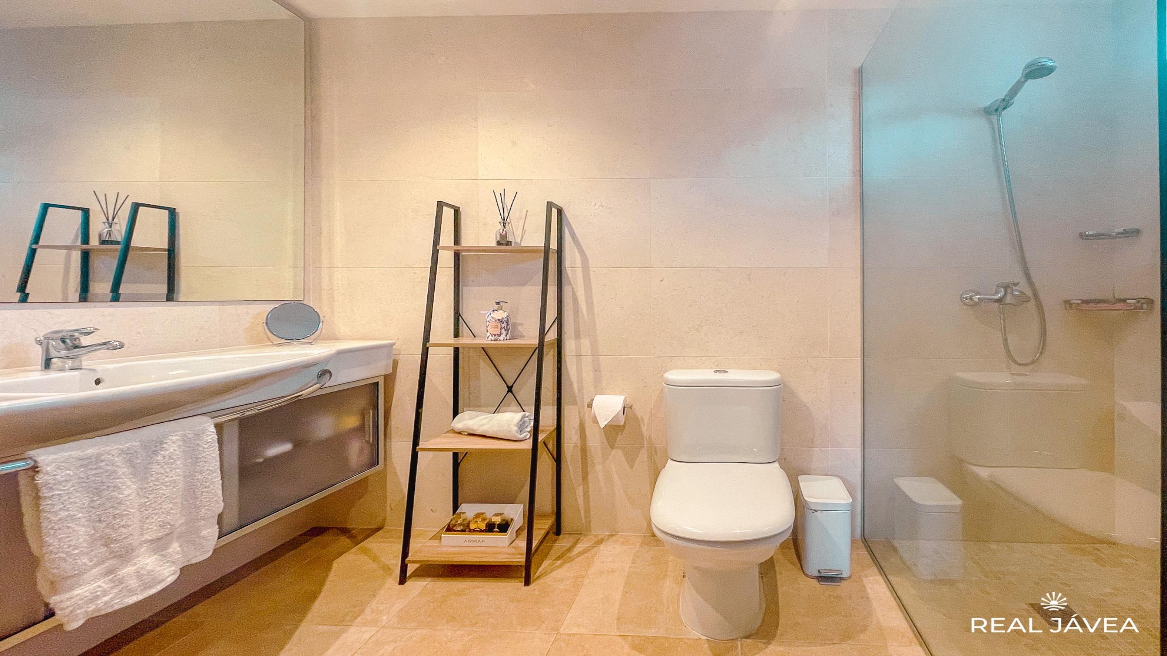 bathroom_bedroom_1newsize_2400by1350.jpg