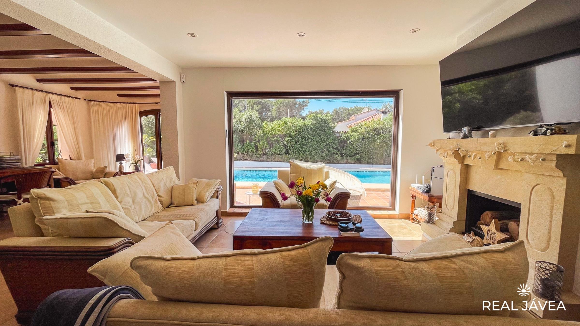 living_room_1newsize_2400by1350.jpg