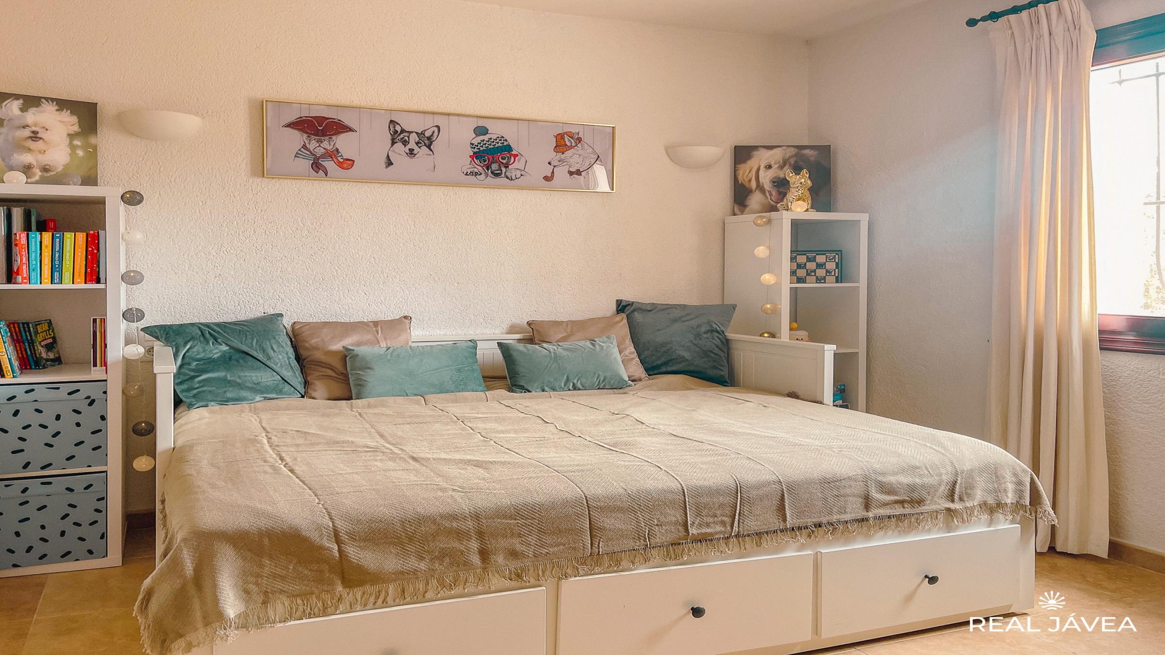 bedroom_2_3_level_0newsize_2400by1350.jpg