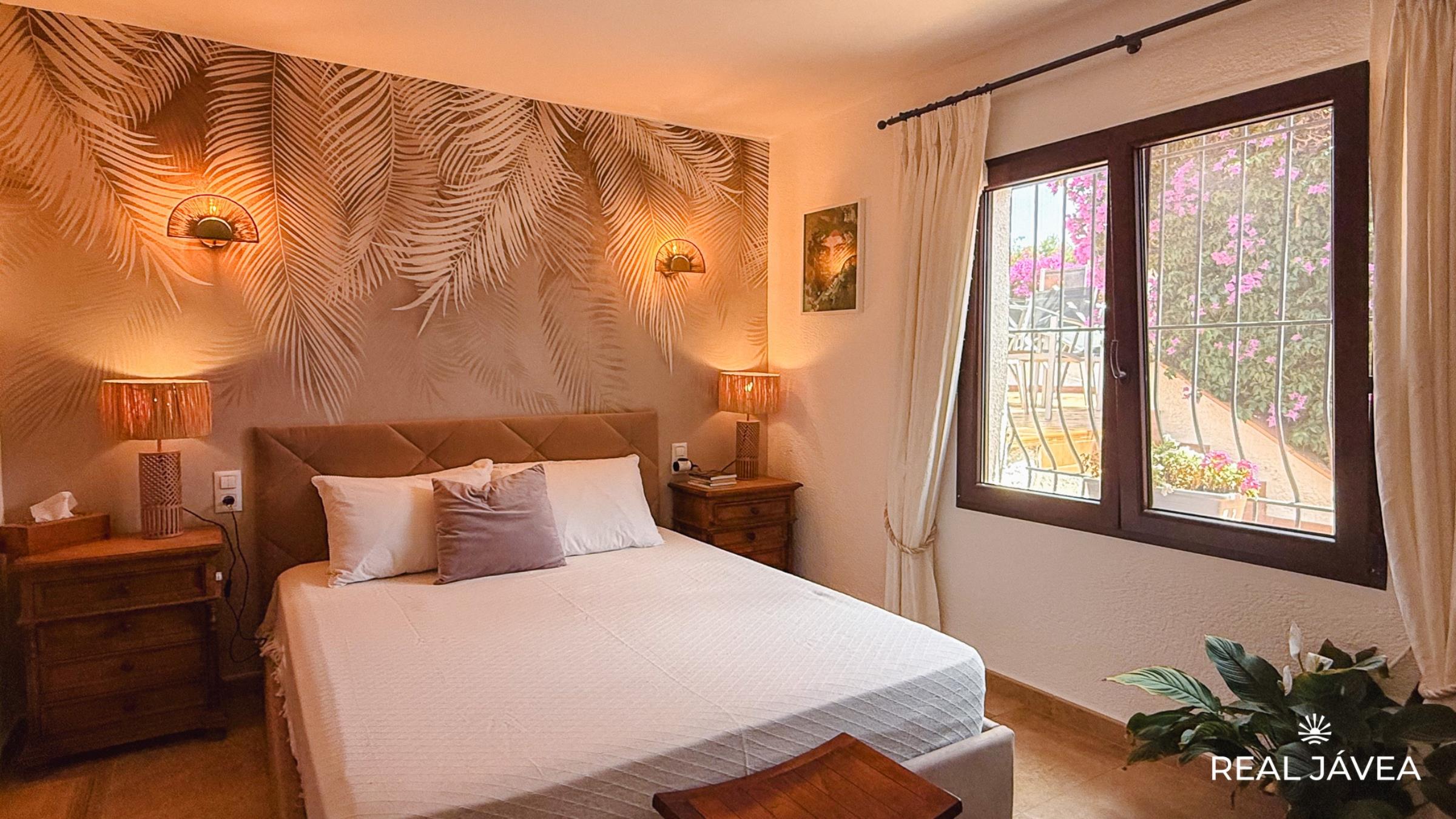 bedroom_1_5_level_0newsize_2400by1350.jpg