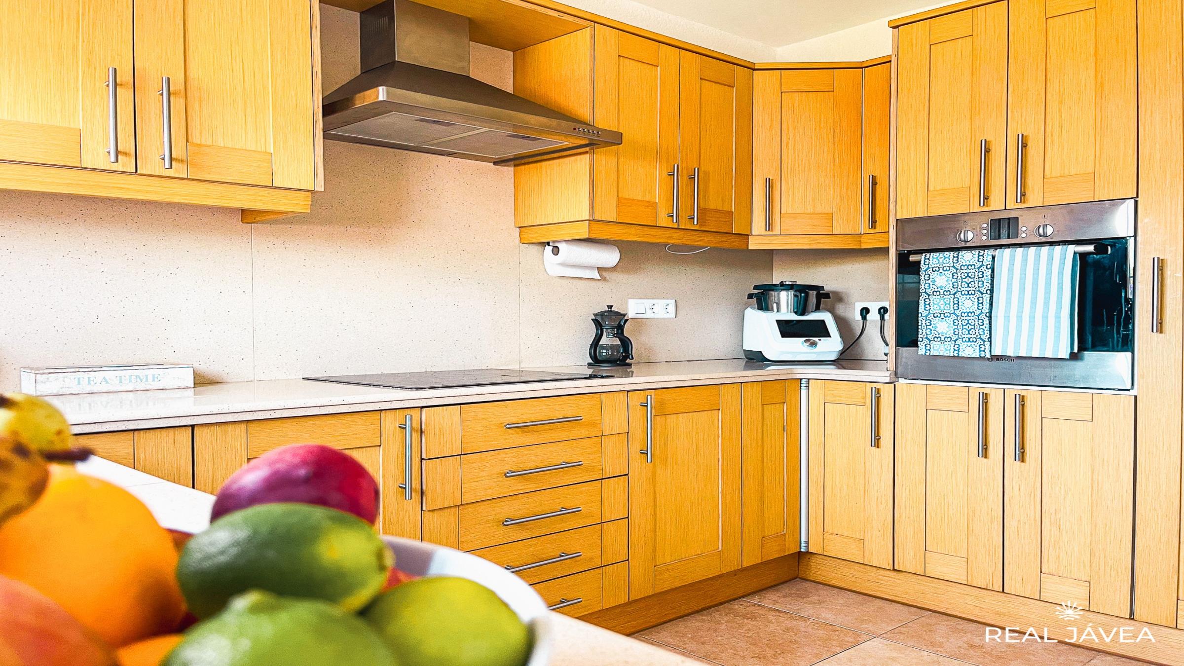 kitchen3newsize_2400by1350.jpg