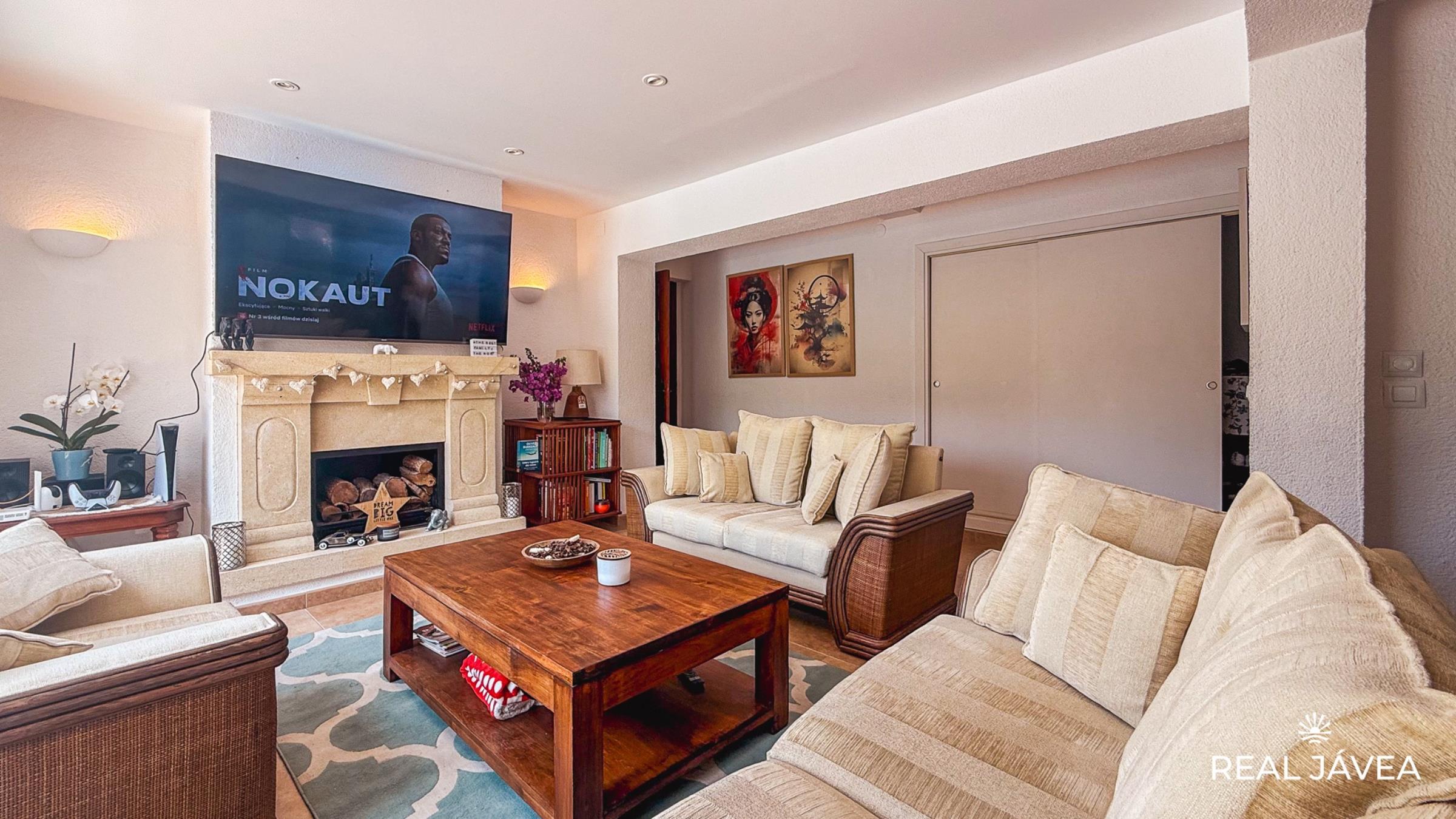 living_room_4newsize_2400by1350.jpg