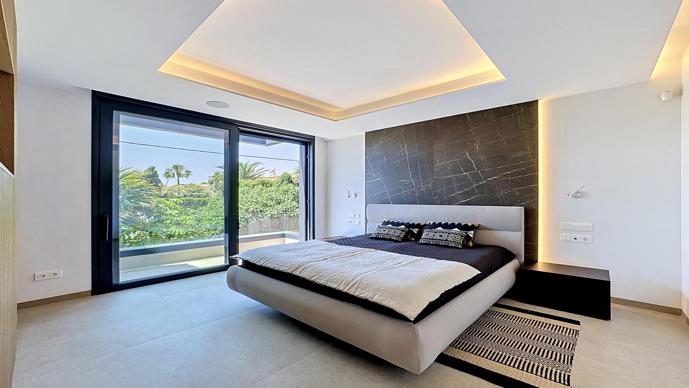 F_32newsize_2400by1350.jpg