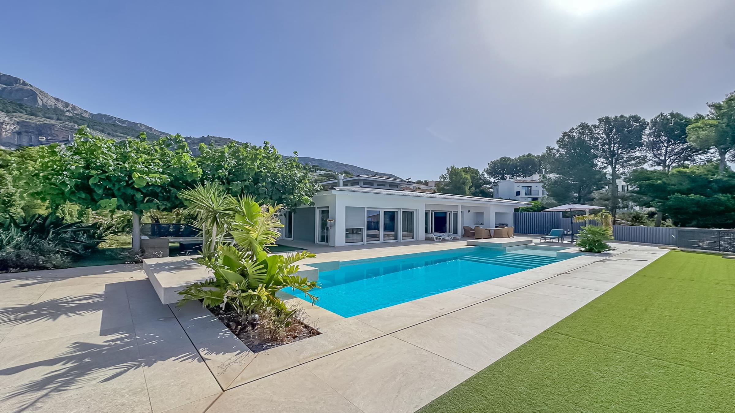 H_nardia_Villa_Pool__34__1800x1350newsize_2400by1350.jpg