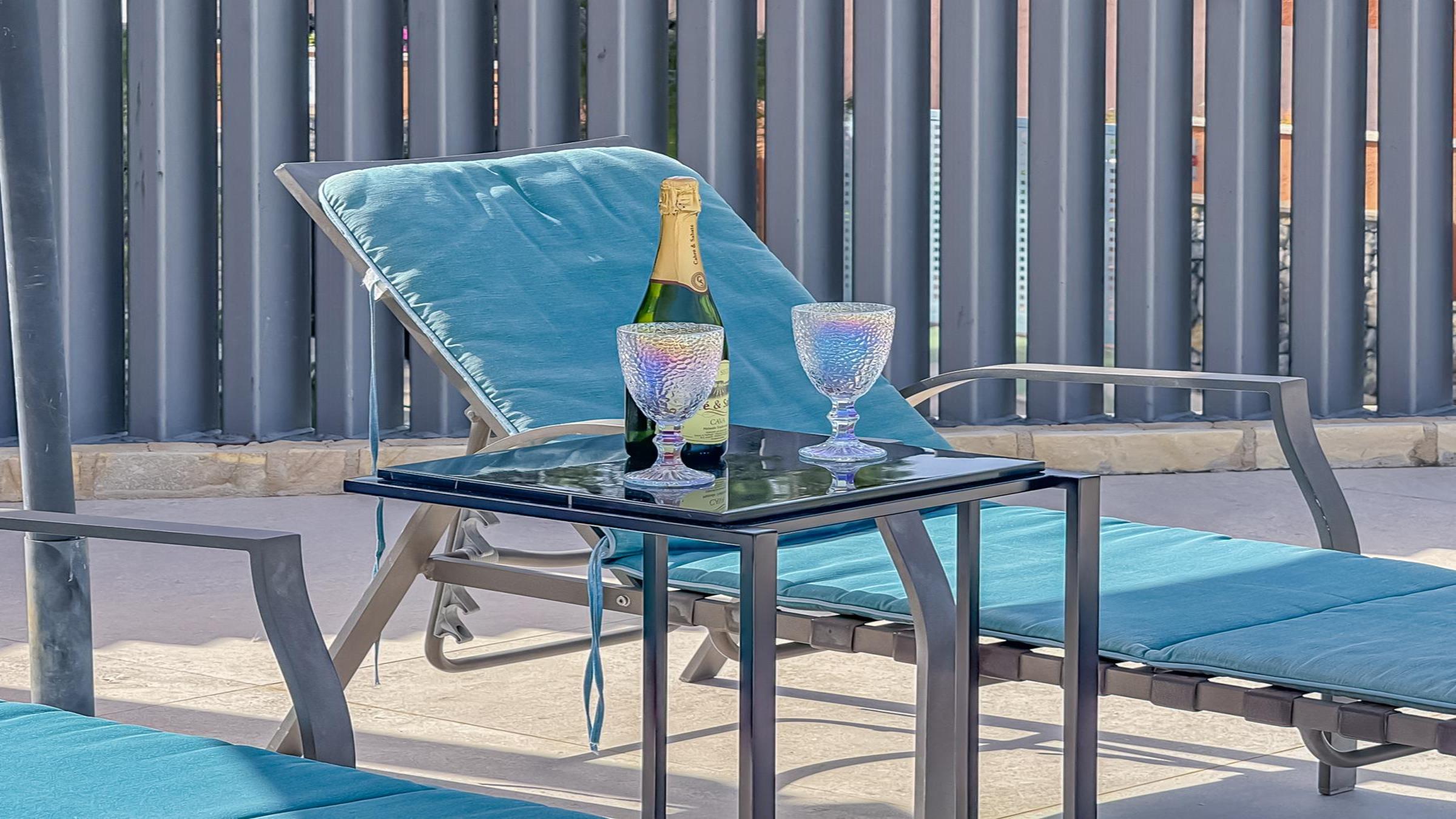 J4_nardia_Villa_Pool__41__1800x1350newsize_2400by1350.jpg