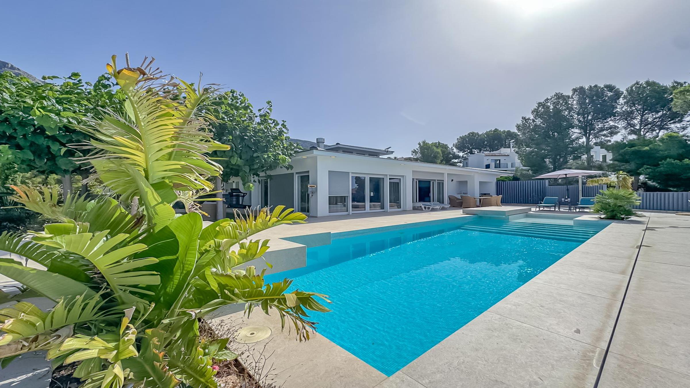 B4_nardia_Villa_Pool__38__1800x1350newsize_2400by1350.jpg