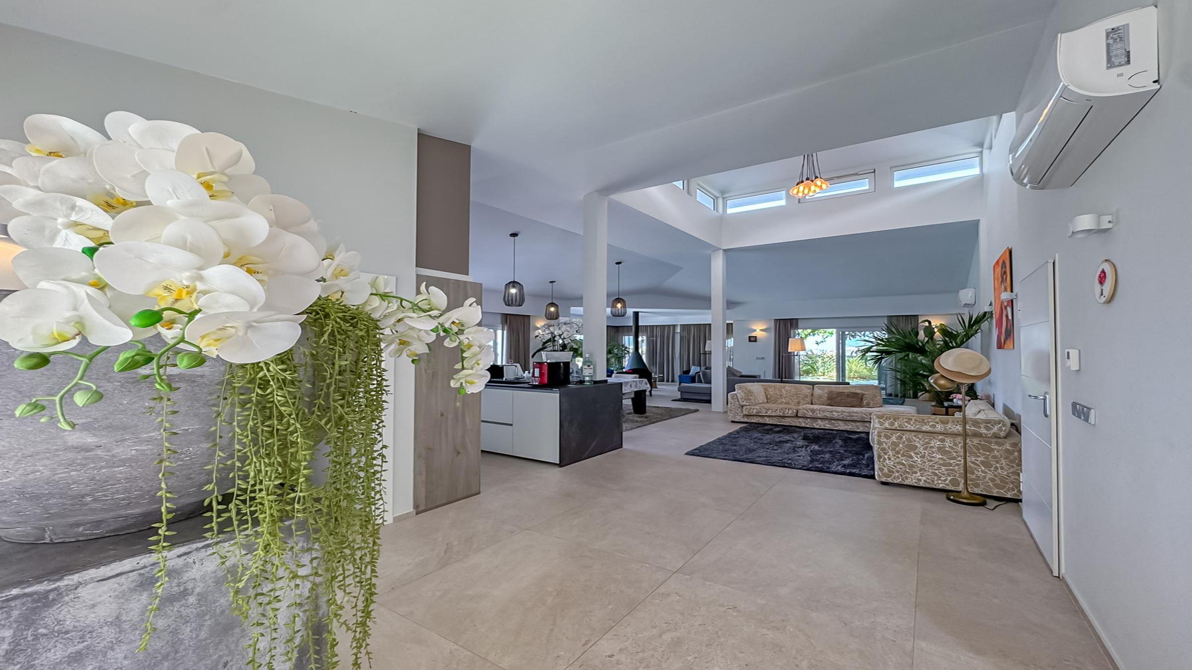K_nardia_Villa_Pool__9__1800x1350newsize_2400by1350.jpg