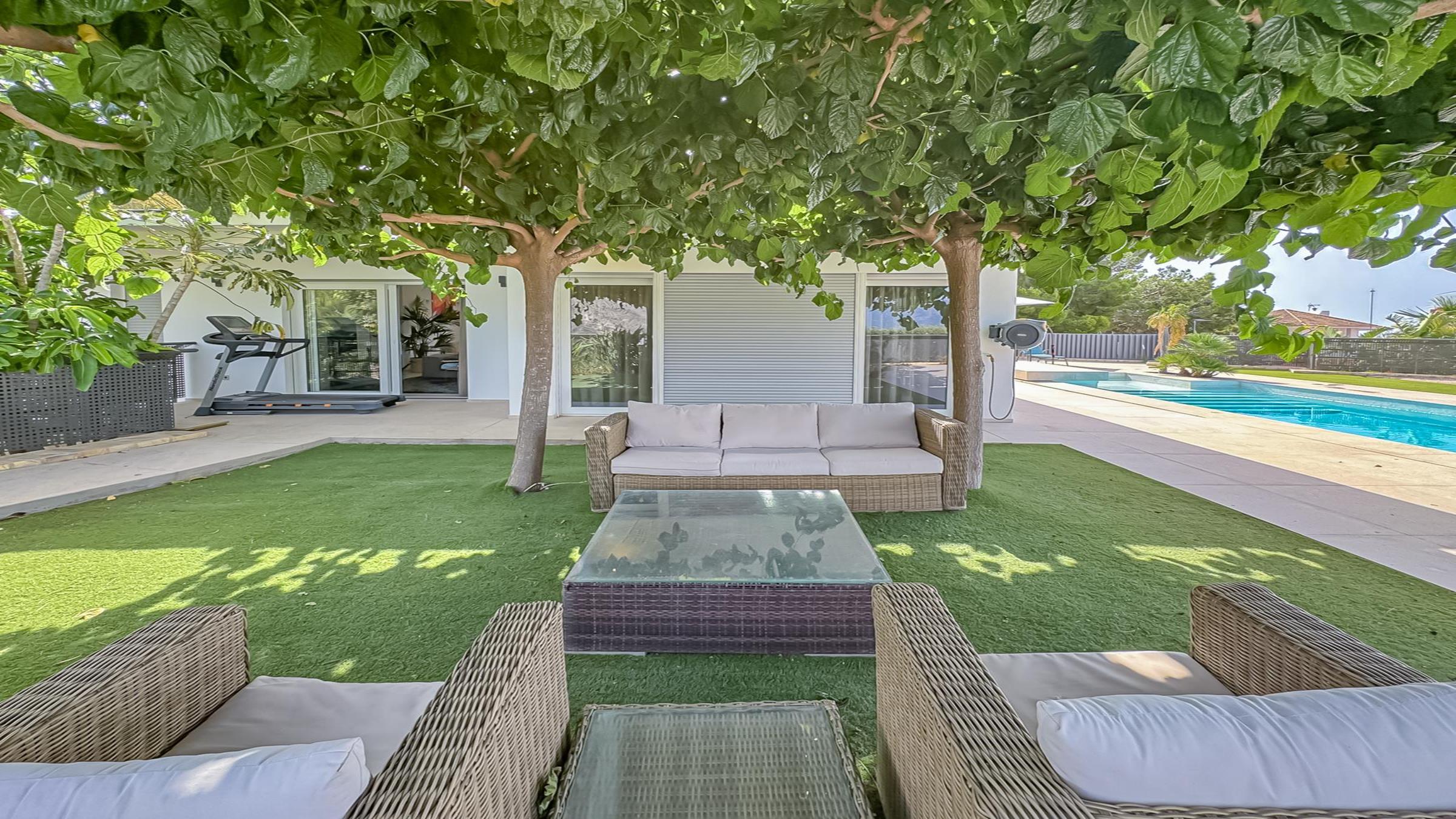 J_nardia_Villa_Pool__39__1800x1350newsize_2400by1350.jpg