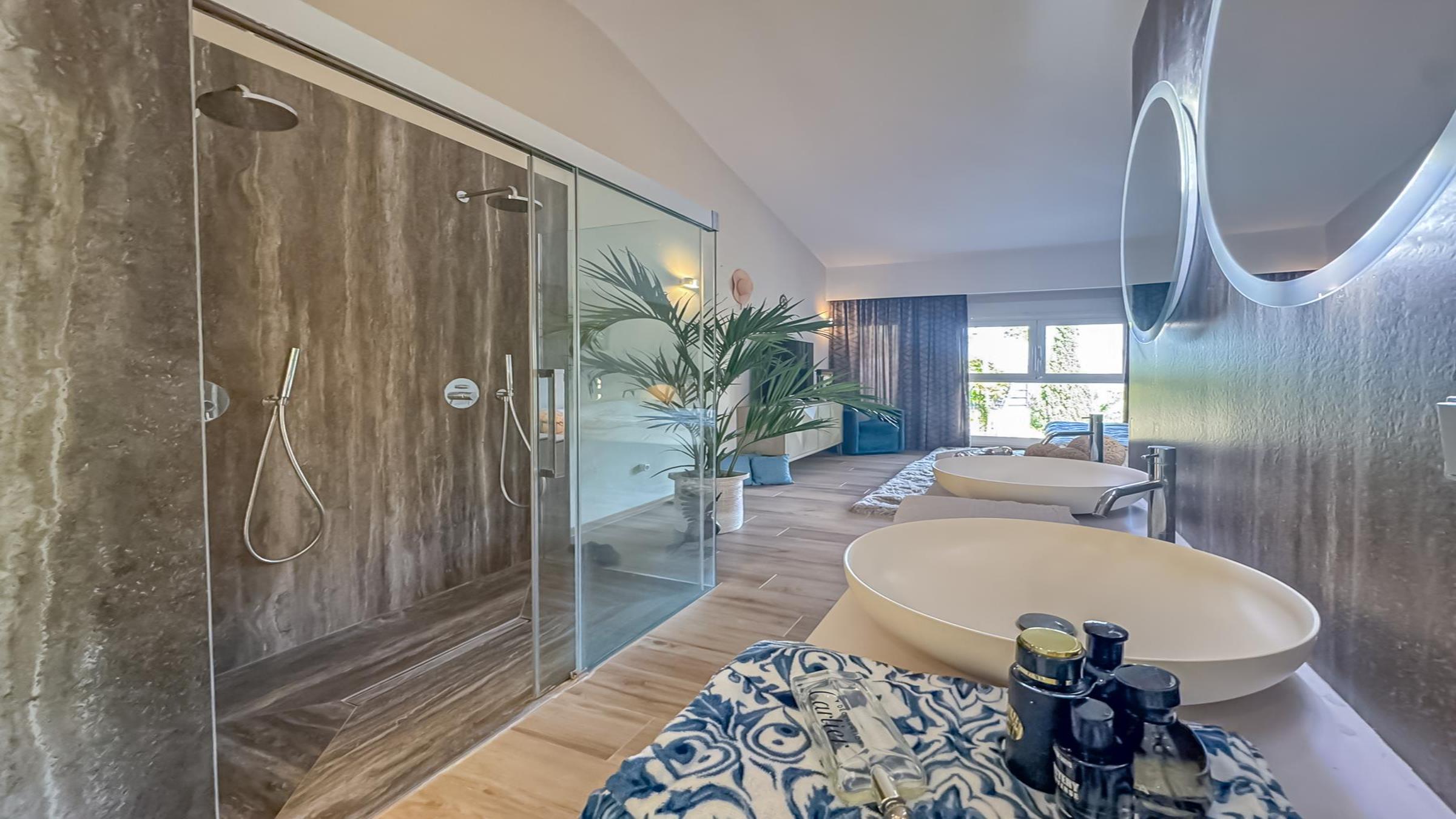 O3_nardia_Villa_Pool__5__1800x1350newsize_2400by1350.jpg