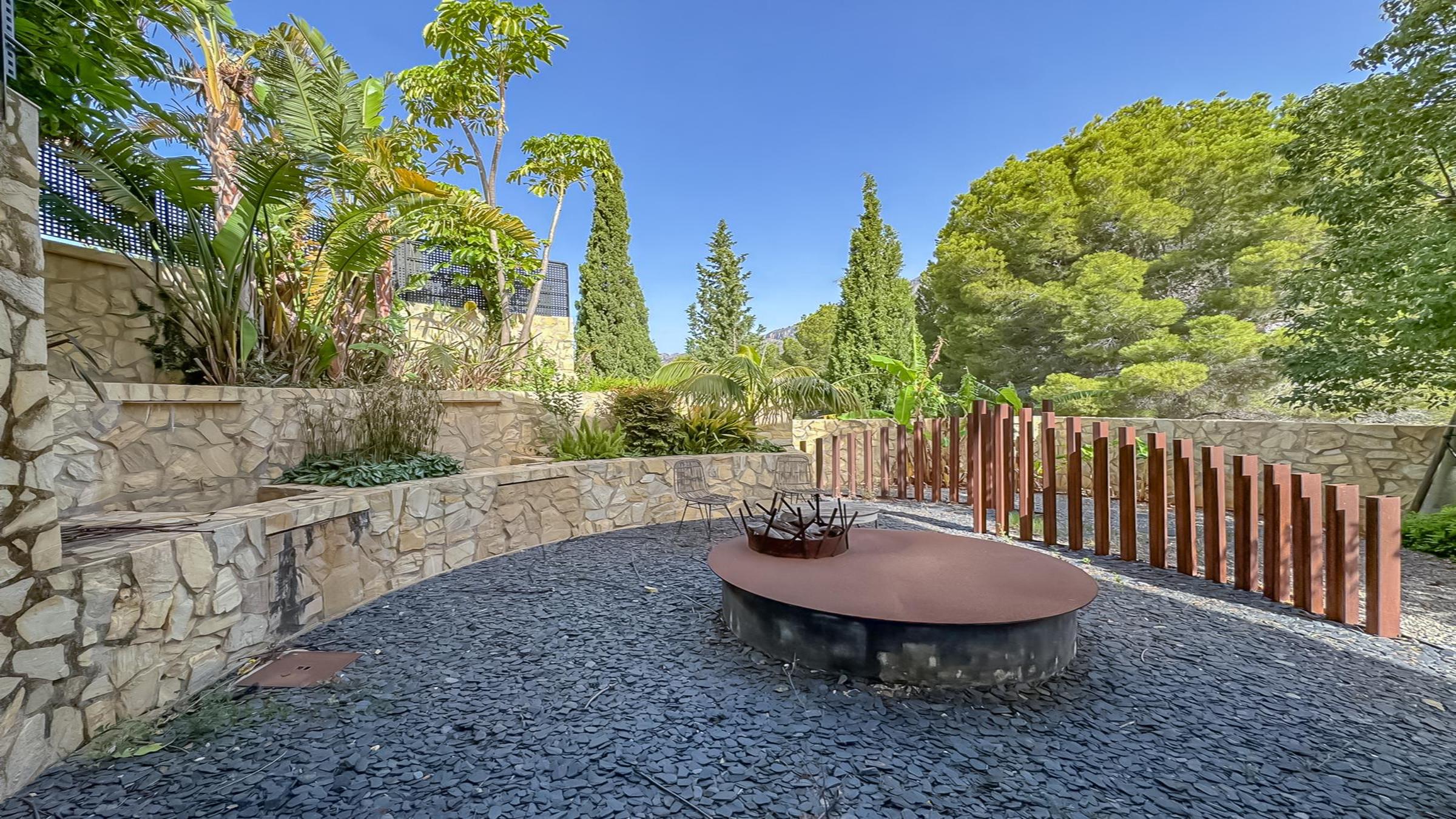 T3_nardia_Villa_Pool__25__1800x1350newsize_2400by1350.jpg