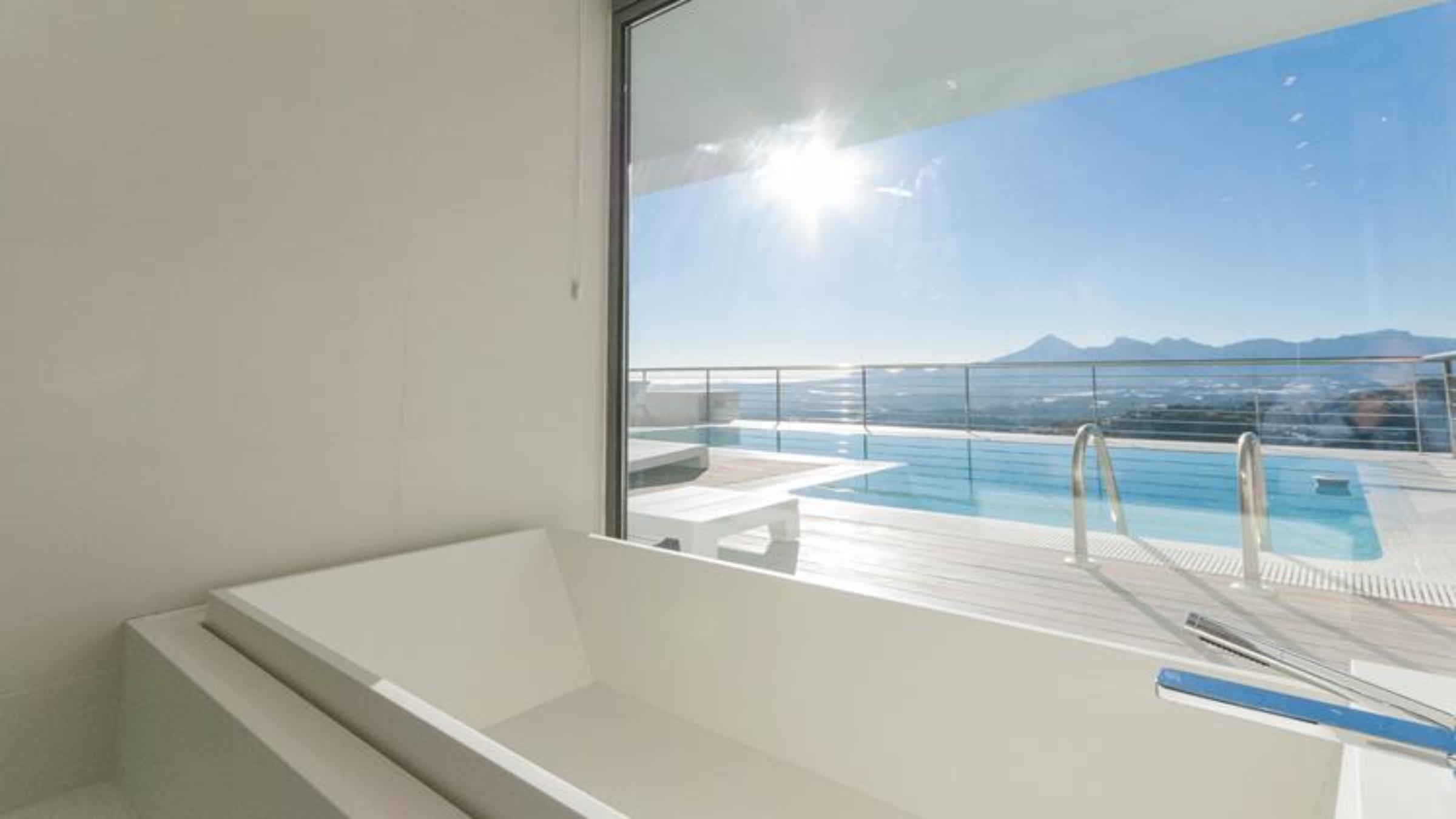 G_Villa_Luxury_seaview_nardia__11___newsize_2400by1350.jpg