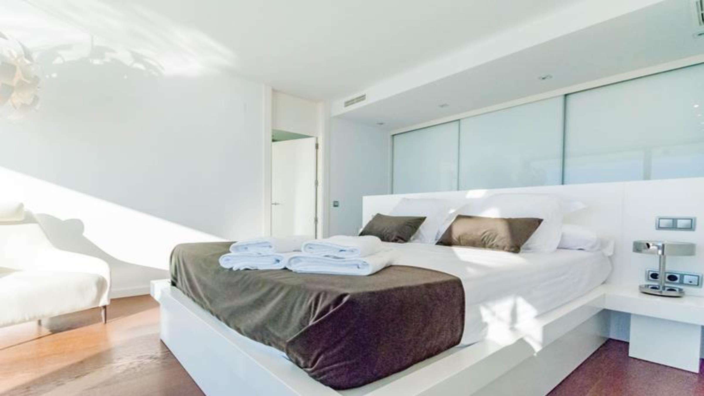 F_Villa_Luxury_seaview_nardia__6___newsize_2400by1350.jpg