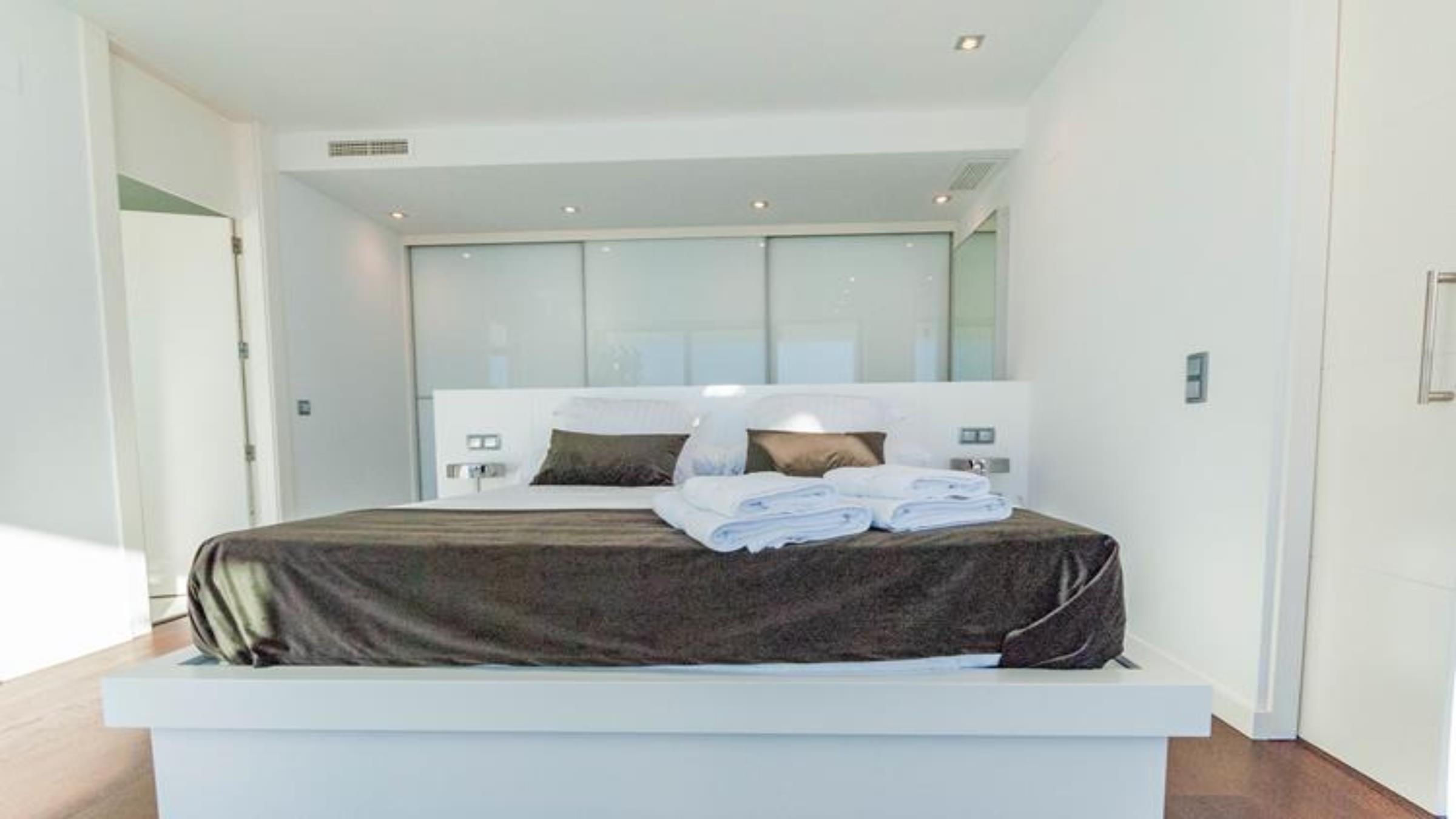 F_Villa_Luxury_seaview_nardia__7___newsize_2400by1350.jpg