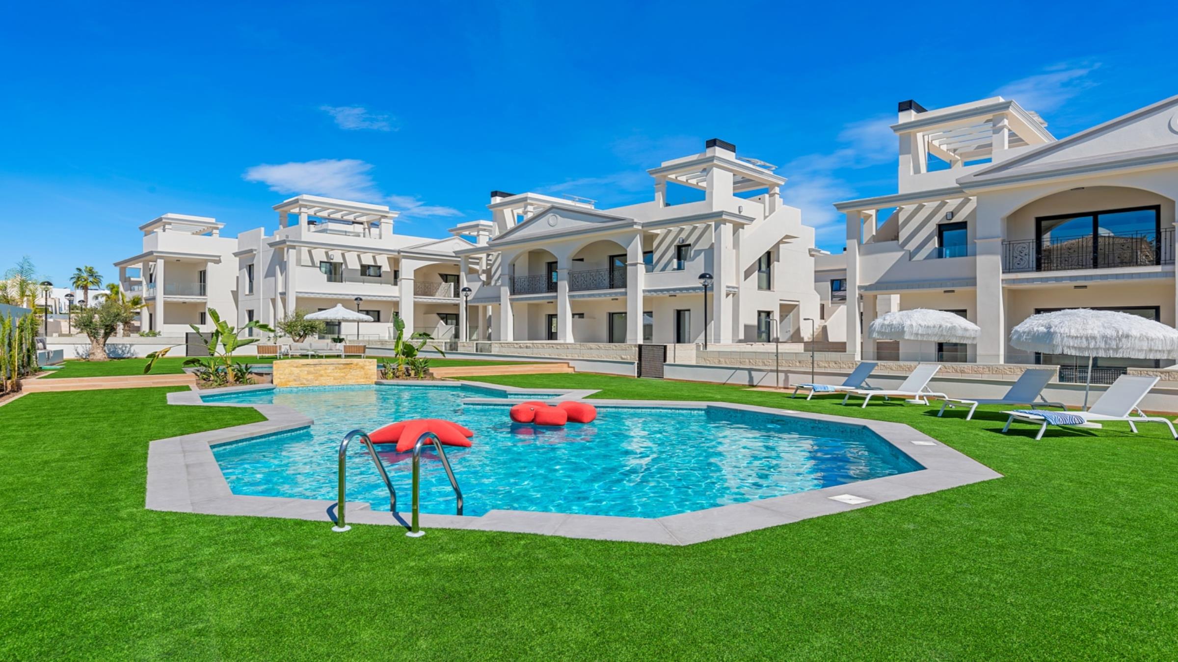 Z_Adhara_piscina2_web_9_1newsize_2400by1350.jpg