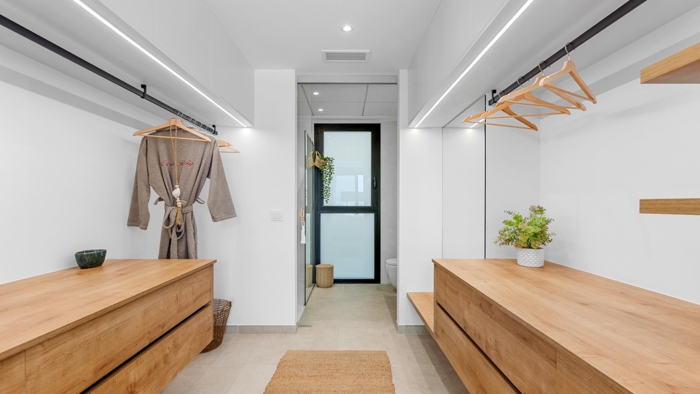 L_24___Paris_VIII___Dressing_of_ground_floor_bedroomnew_size_2400by_1350.jpg