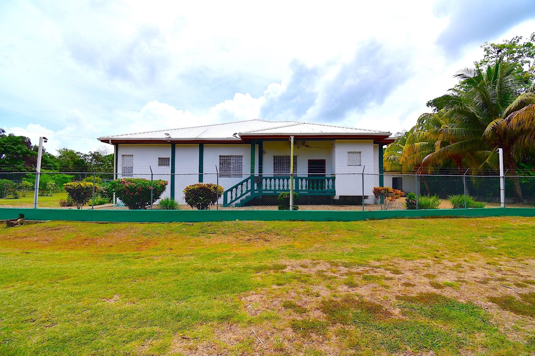 5 Parcels Including Furnished Home & Guest House 1 Mile West of