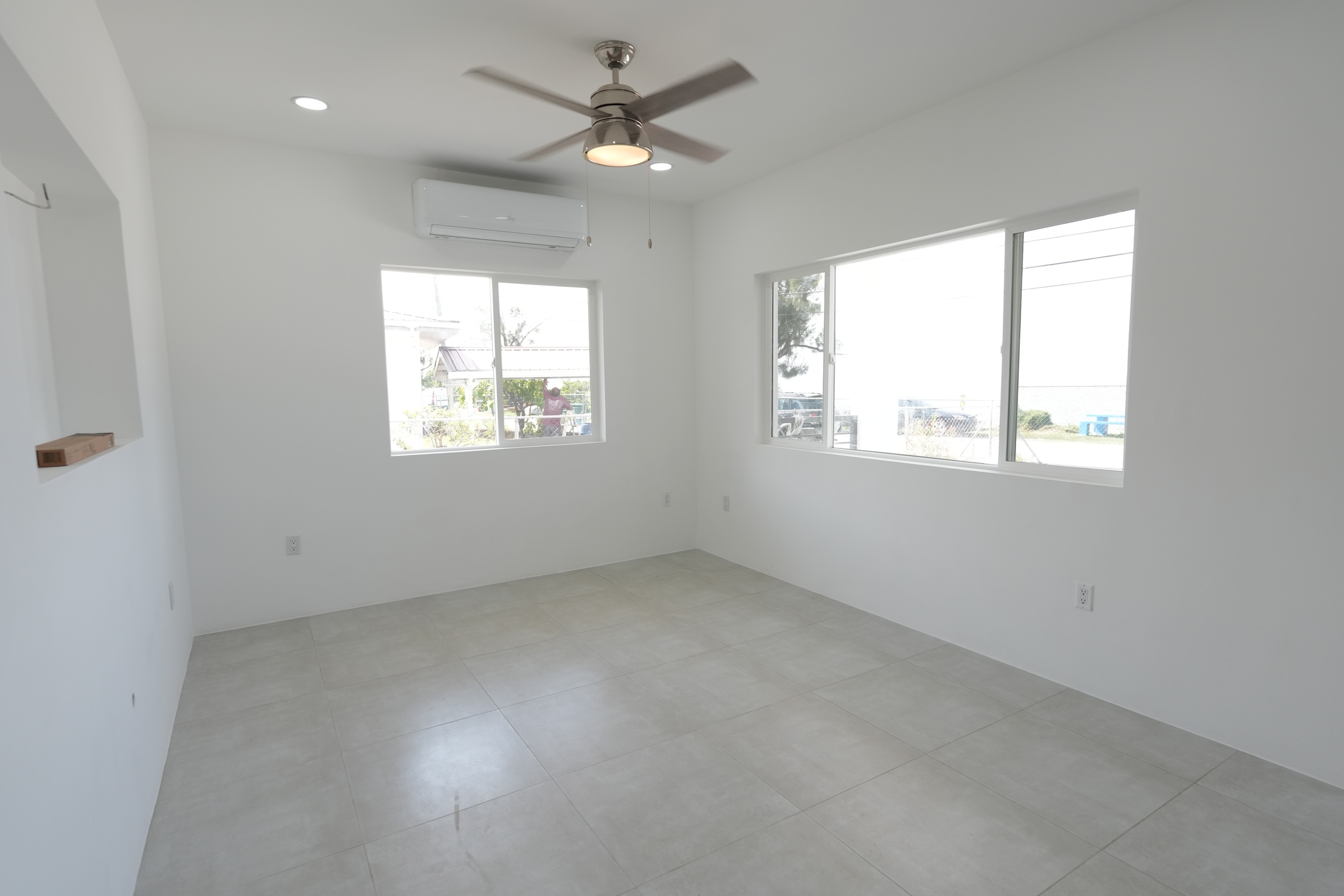Brand New Seaview TopFloor Modern Apartment 3 Bd/3 Bath in