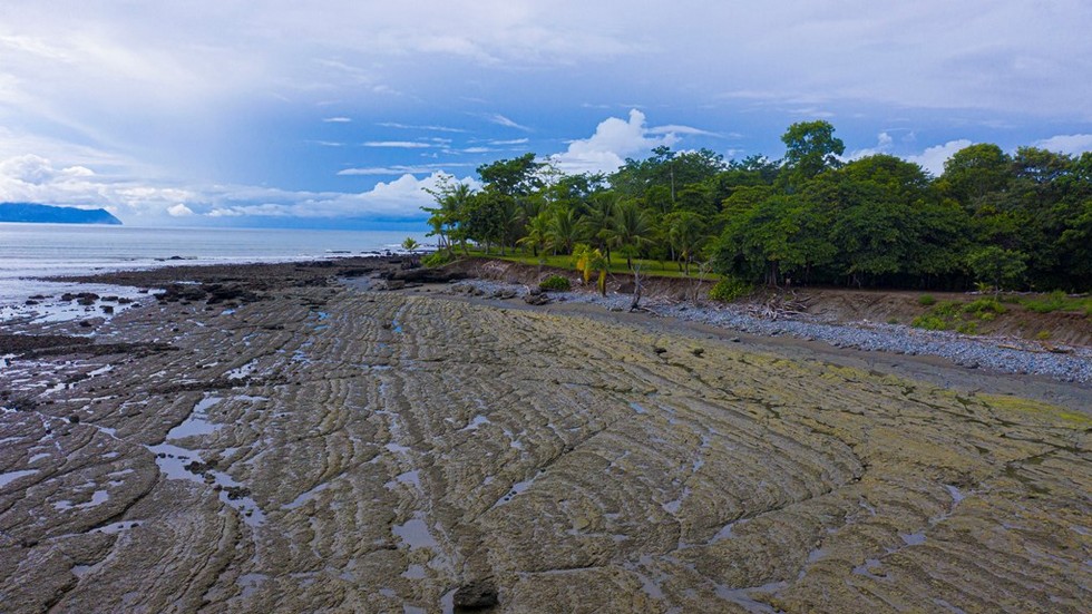 Land Parcel with Great Location Close to the Surf at Playa Sombrero