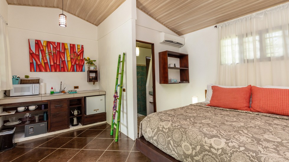 Rental Cabinas and Residential Home Walk to the Beach in Uvita