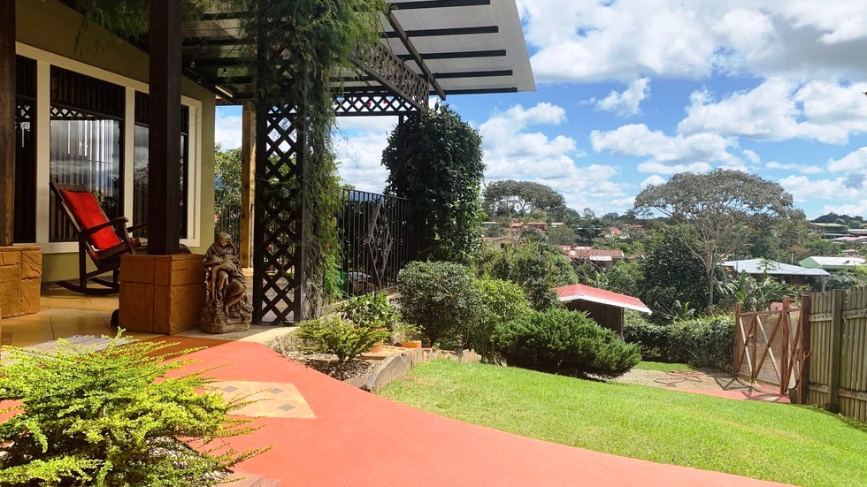 Delightful Family Home in Quiet Neighborhood in San Isidro