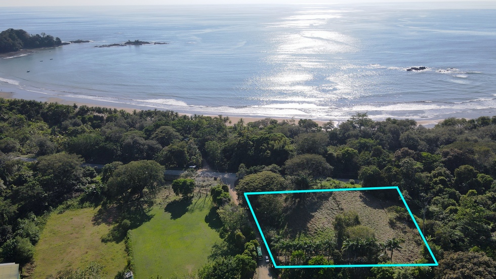 Front Row Mixed Use Property Easy Walk to Dominicalito Beach