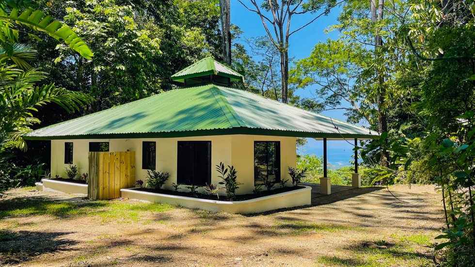 2 Bedroom Home with Pacific Ocean Views in Uvita