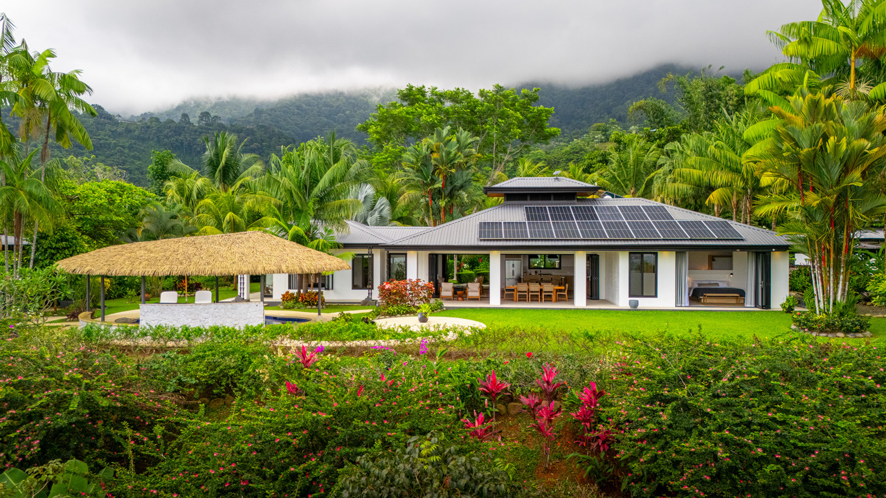 Luxury Retreat with Privacy and Modern Comforts in Ojochal