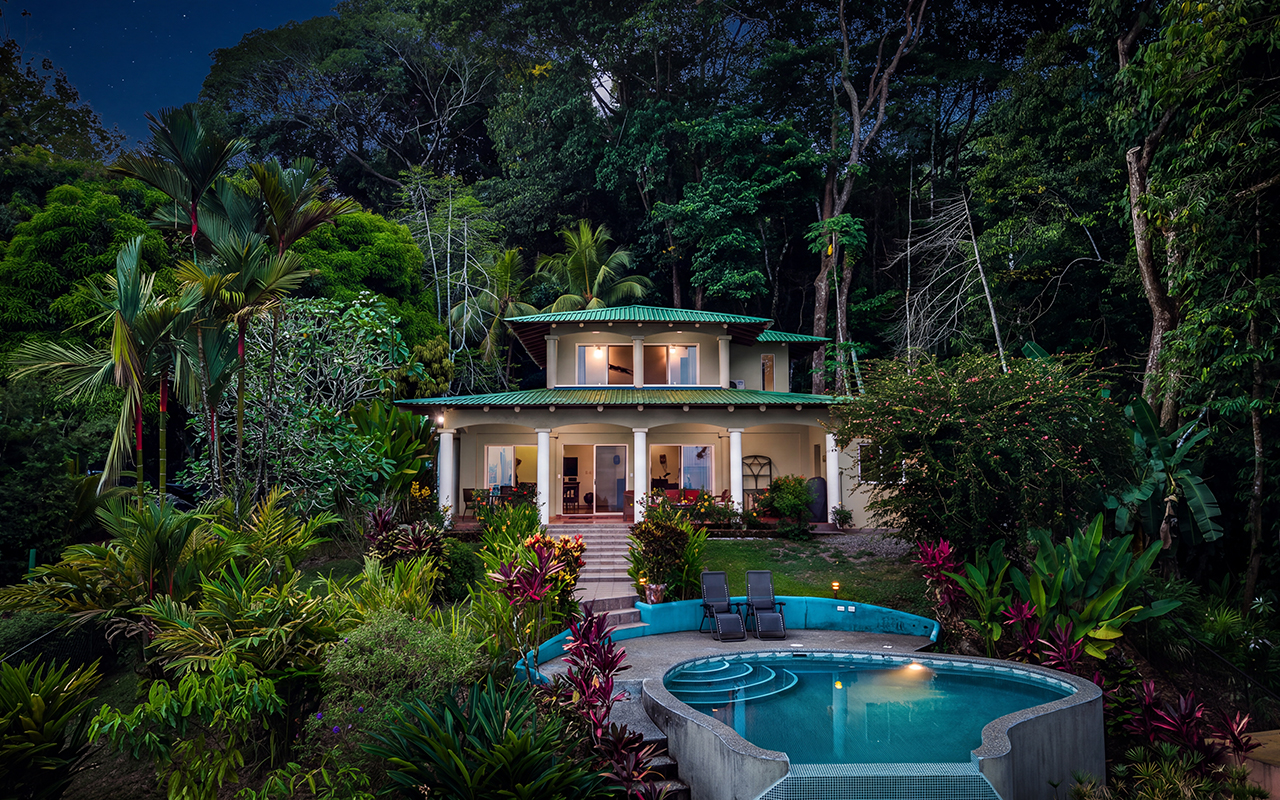 Whale’s Tail Ocean View Estate with Extra Lot in Uvita