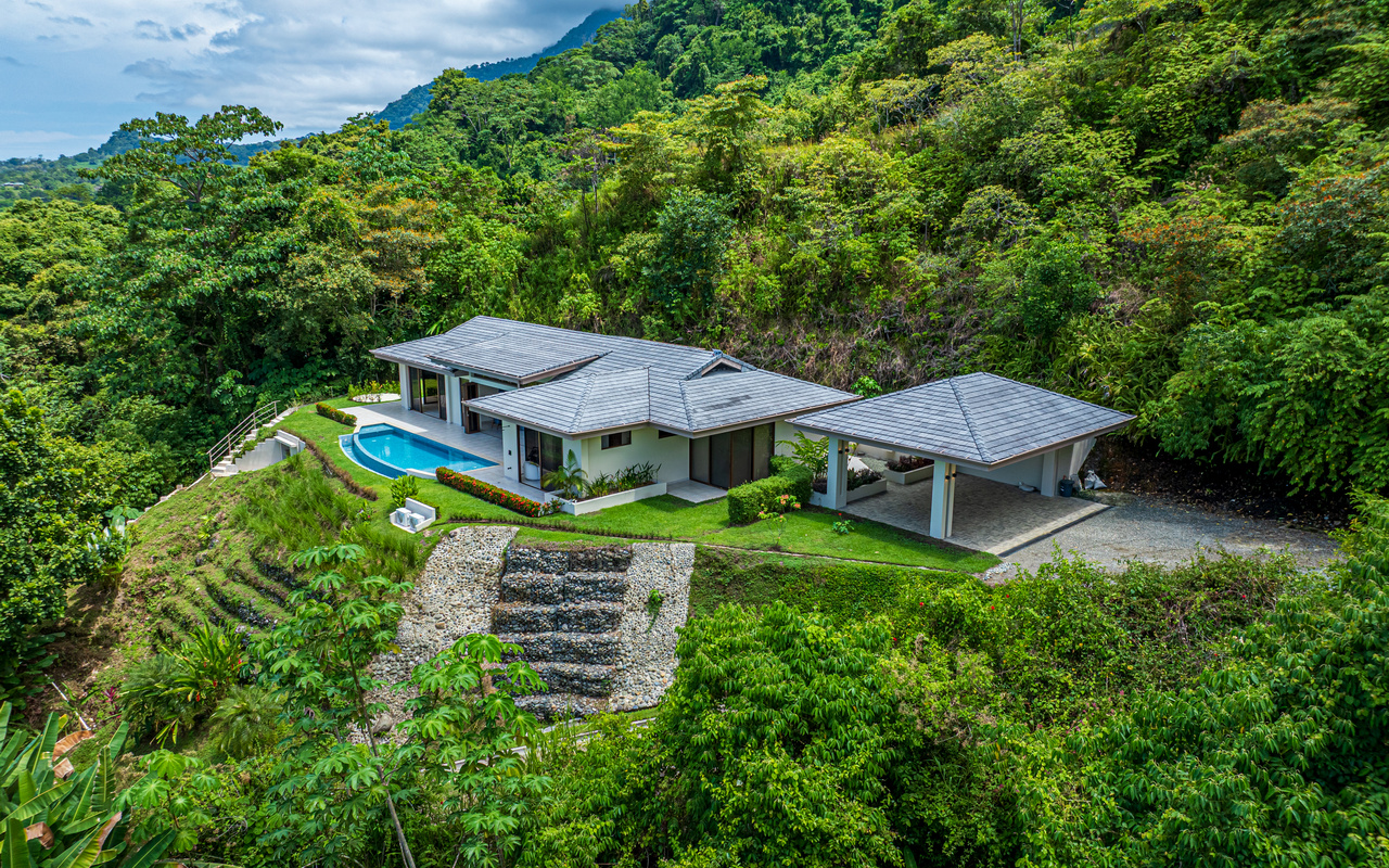 Residence with Panoramic Views and Privacy in Ojochal