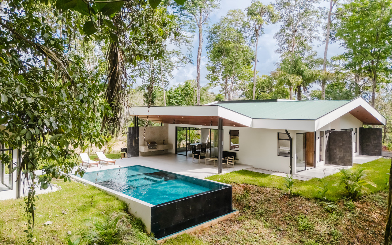 Secluded Home Surrounded by Rainforest in Quepos