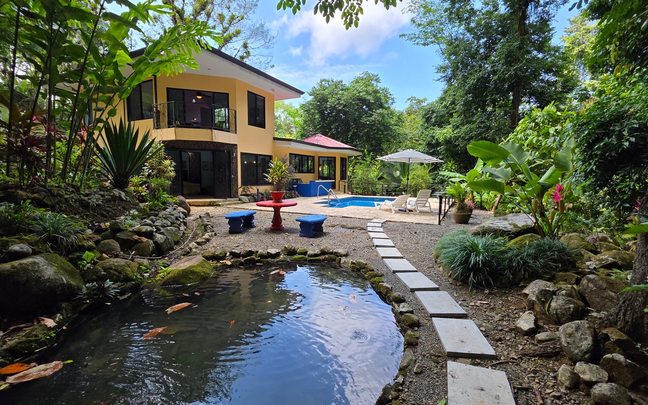 Private House with Tropical Serenity in Ojochal