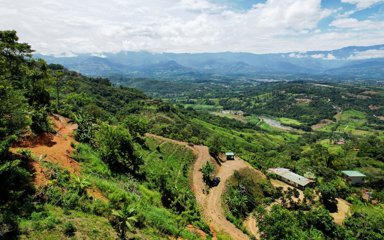 Pacuarito Lot with Breathtaking San Isidro Views