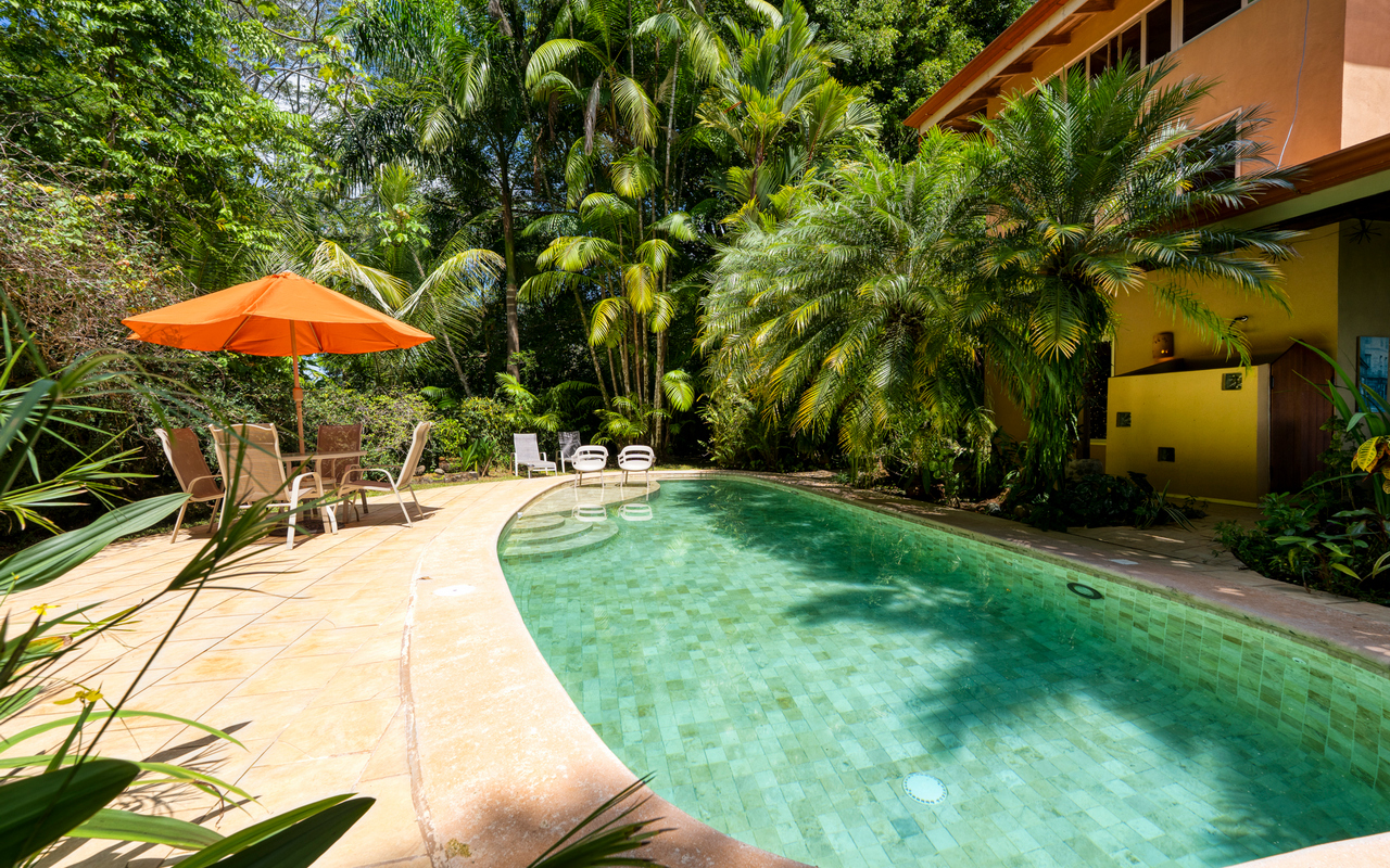 Beautiful Property with Main House and Guest Cabins in Escaleras