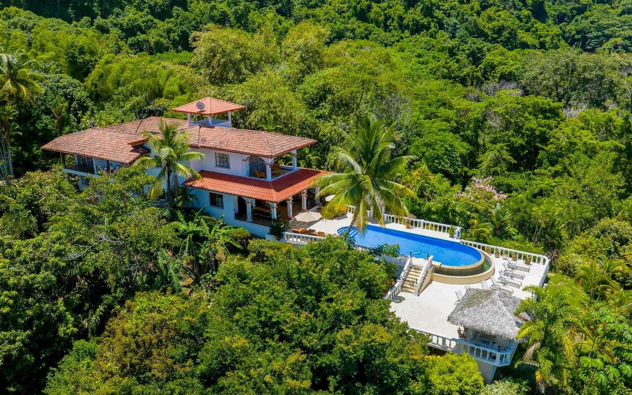 Boutique Hotel with Privacy and Serenity Close to Dominical
