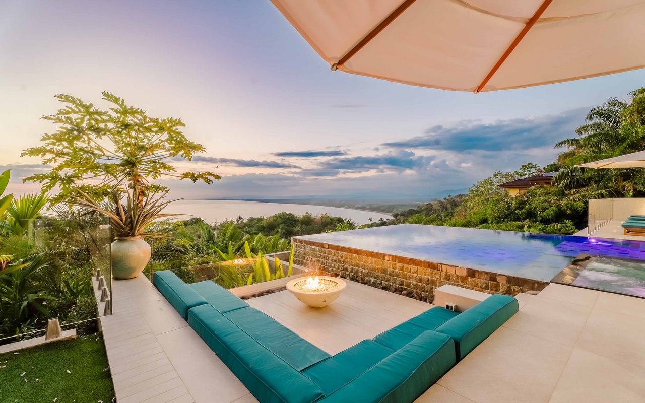Luxurious 4 Bedroom Villa with Amazing Views in Quepos