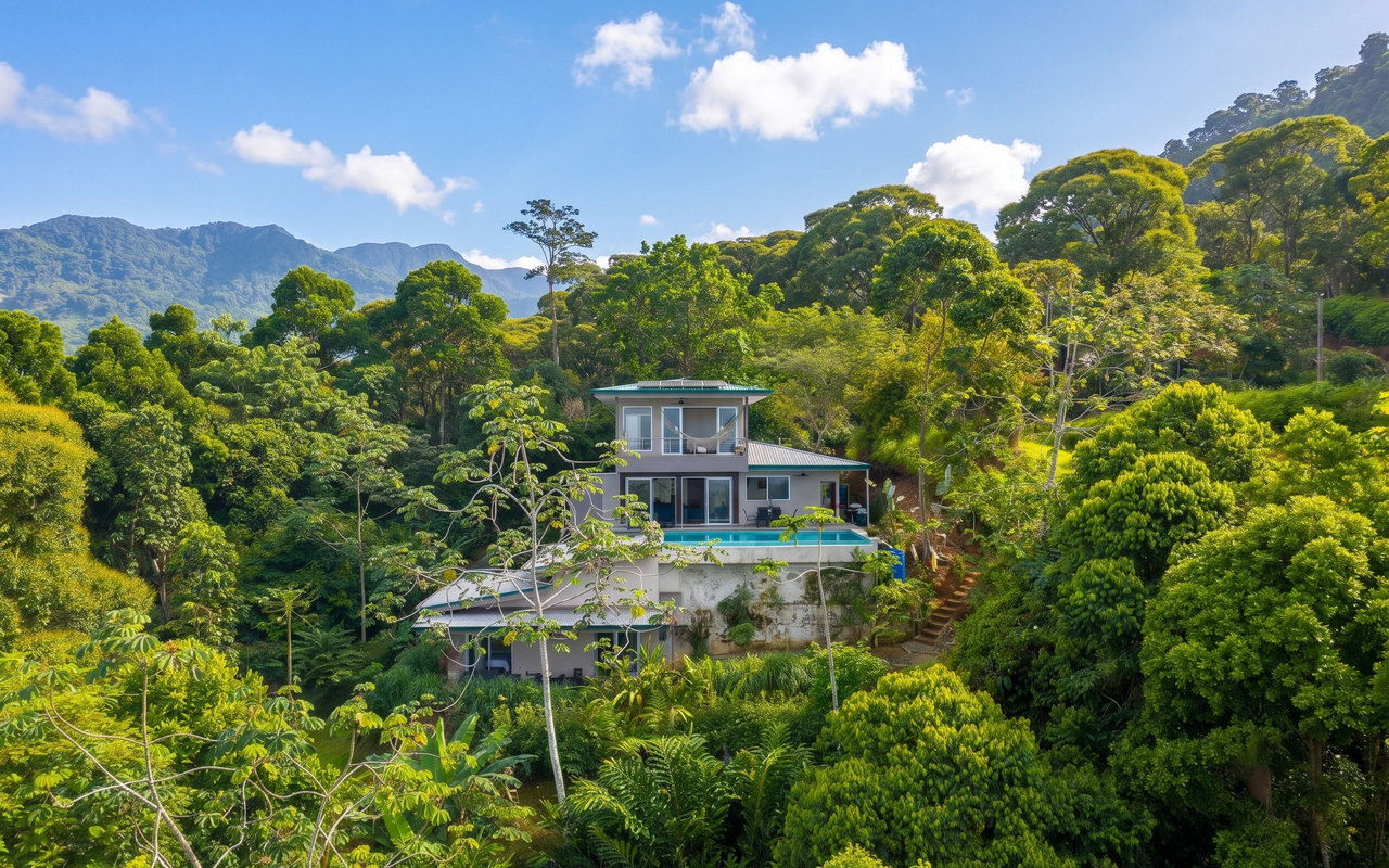 Beautiful House with Rental Potential Close to Matapalo Beach