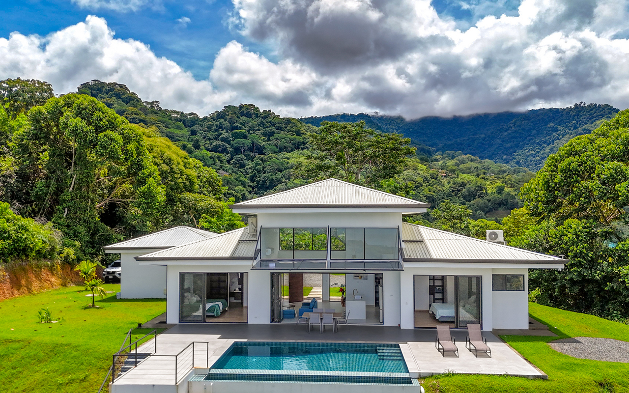 Private House Surrounded by Rainforest in Tres Rios