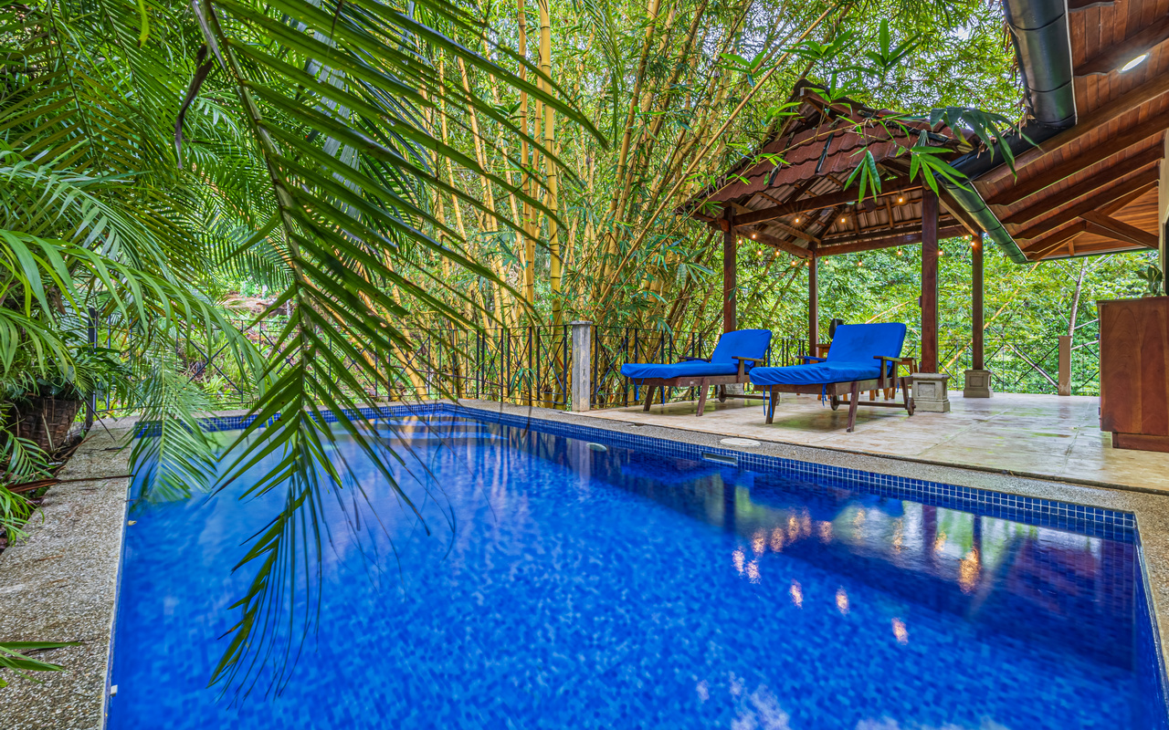 Tropical Villa with Income Potential Close to Dominical Beach