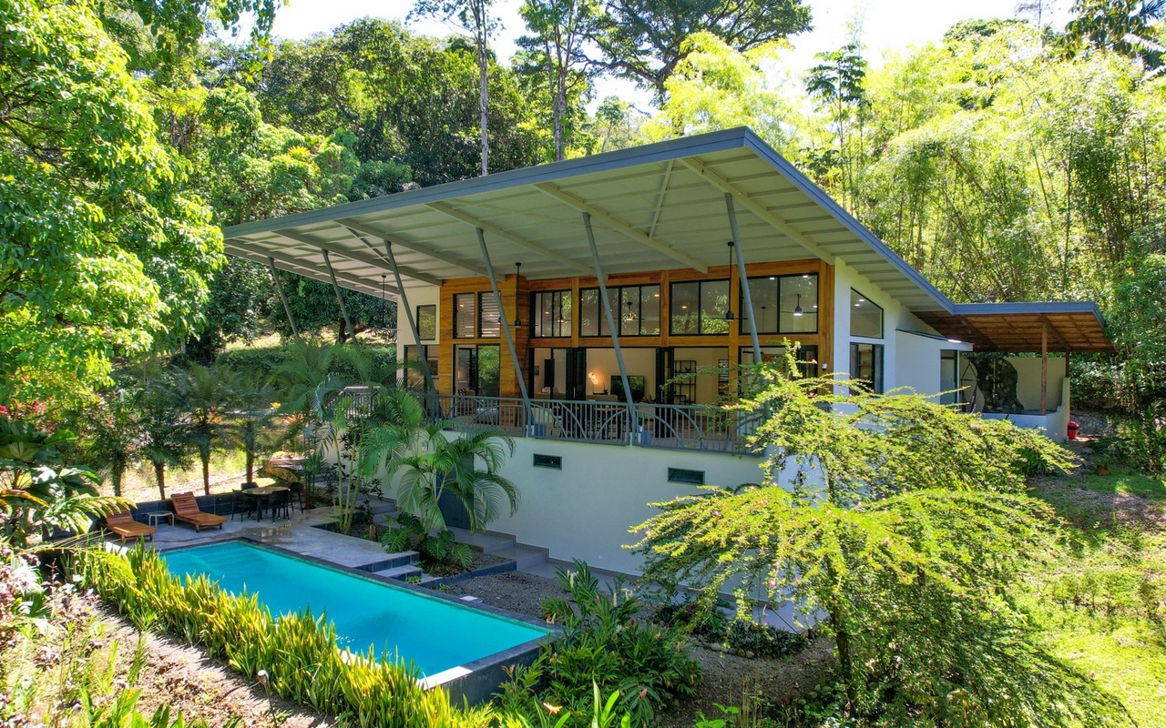Newly Remodeled Jungle Home in Gated Community in Uvita