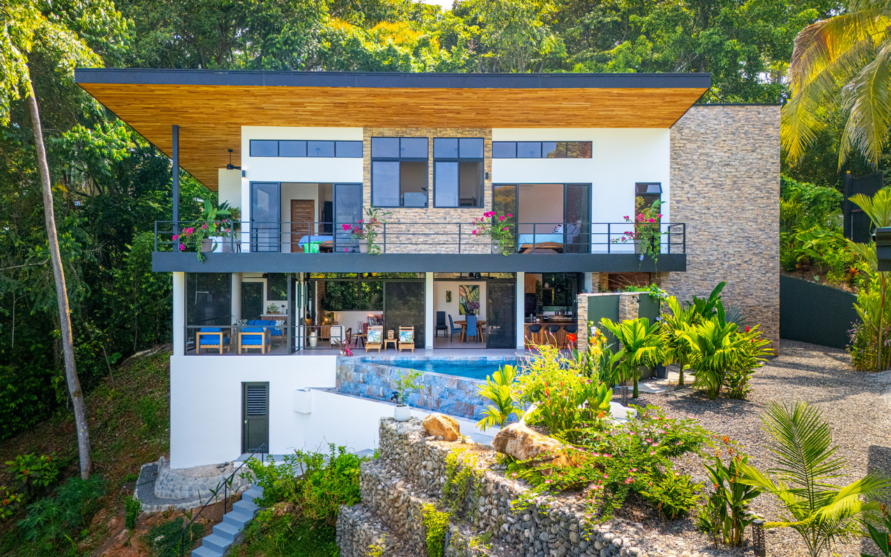 Private House with Forest and Ocean Views in Escaleras